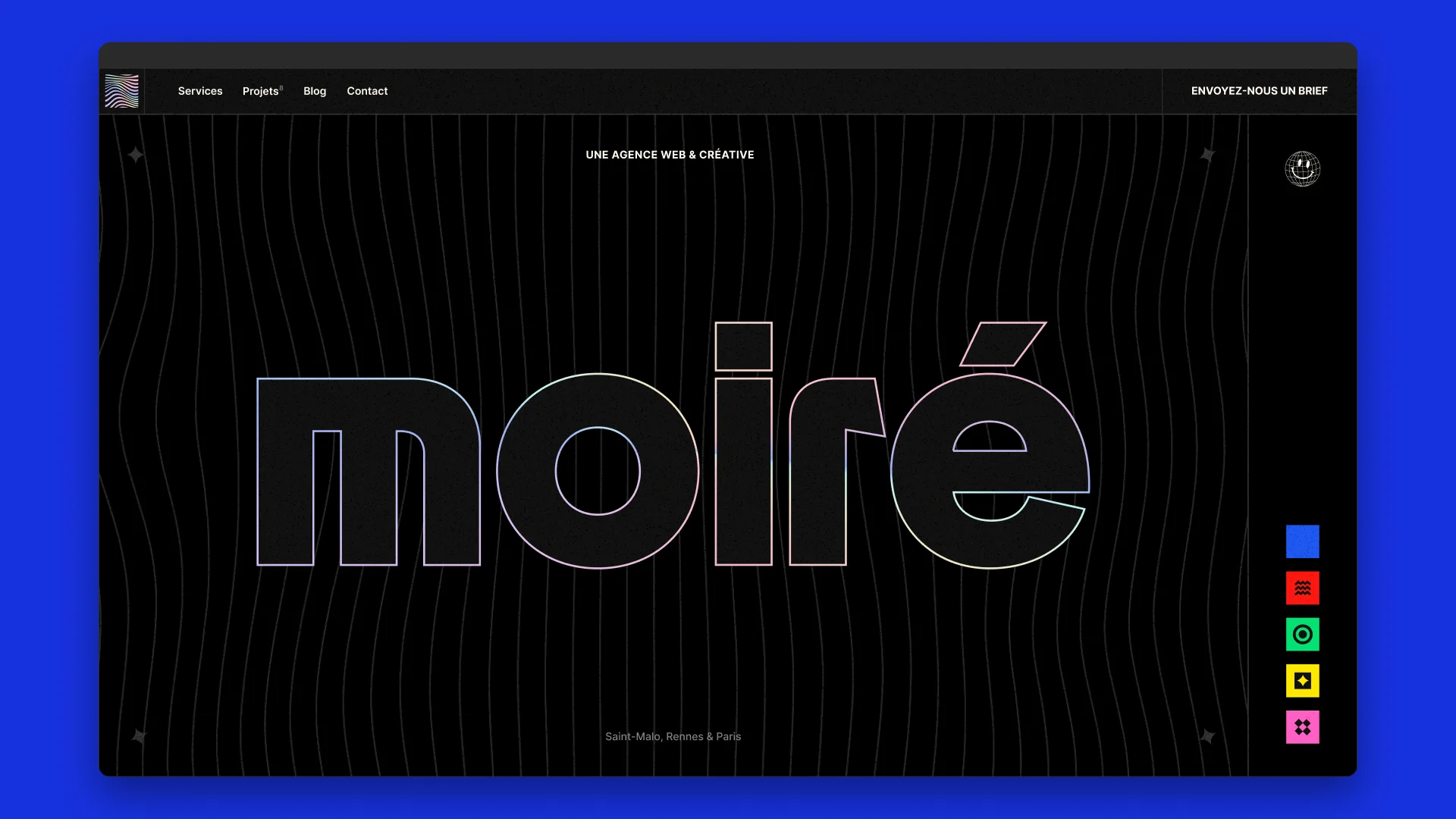 Accueil du site Moiré : le mot « moiré » en grand, tracé en lignes ondulées sur fond noir.